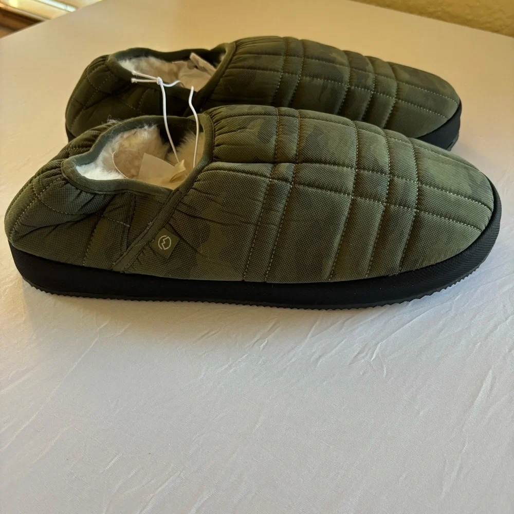 Magellan Outdoors Mens Puffer Slippers Green Camo Indoor Outdoor Size 11 D